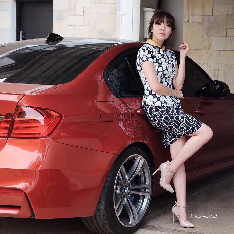 Gaya 10 seleb cantik Tanah Air saat kenakan batik, anggun dan flawless