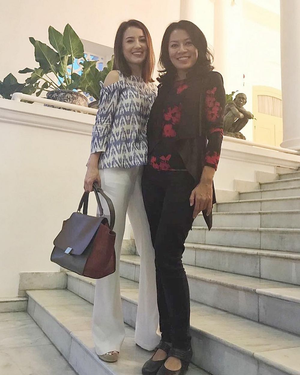 7 Momen selebriti ngopi bareng Jokowi, Julie Estelle anggun banget