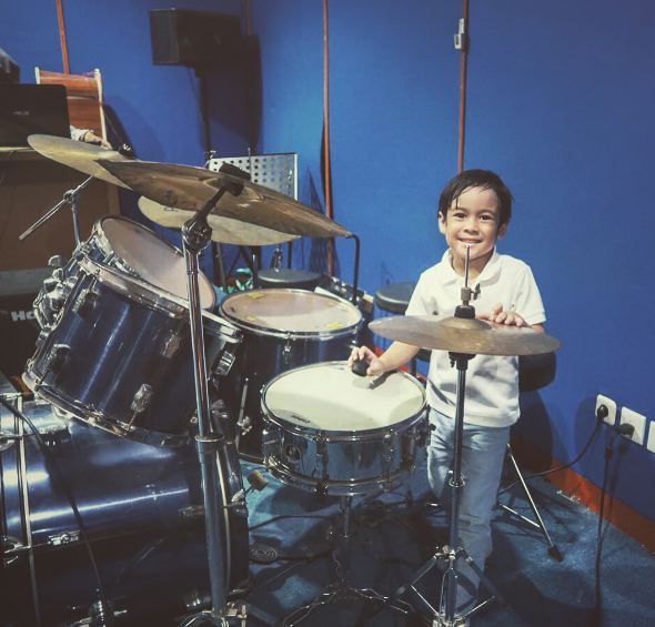 10 Keseharian Adhiyat, si imut pemeran Ian di film Pengabdi Setan