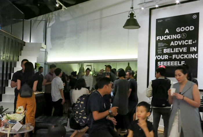 Unik, di kafe kopi ini nggak ada tempat nongkrong tapi kopinya nendang