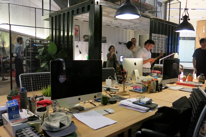 Unik, di kafe kopi ini nggak ada tempat nongkrong tapi kopinya nendang