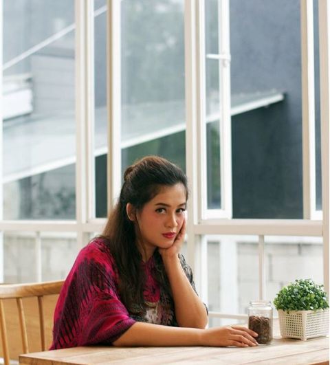 Masih ingat Euis 'Keluarga Cemara'? Sekarang jadi bankir cantik lho