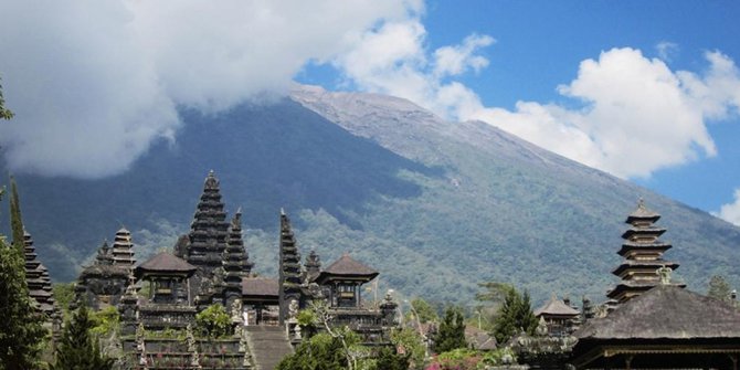 Menelisik Gunung Agung dan spiritualitas warga Bali