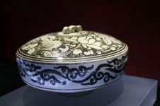 Mangkuk keramik lawas ini dihargai Rp 510 miliar, istimewanya apa?