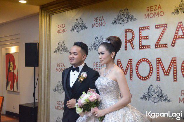 Tak cuma Laudya Bella, 7 artis ini pernah gelar pesta nikah dua kali