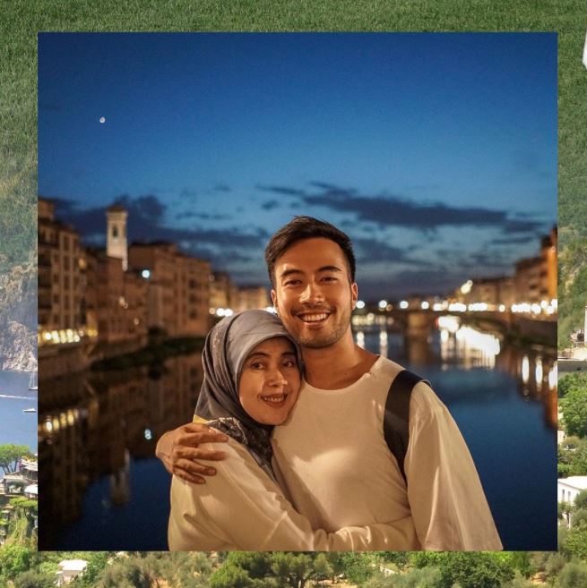 Tak melulu dengan pasangan, 4 seleb ini liburan bareng orangtua