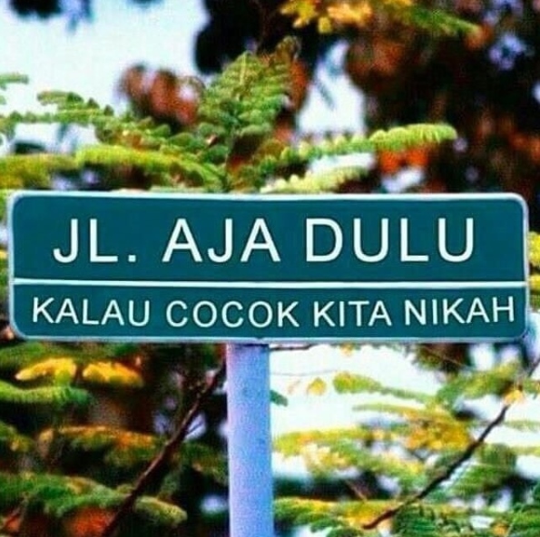 10 Papan nama jalan ini kocaknya bikin senyum-senyum galau