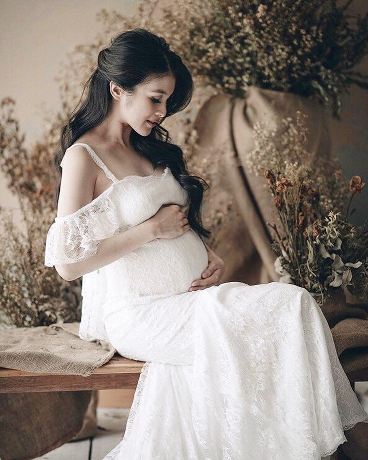 9 Gaya Sandra Dewi saat maternity photo shoot di usia hamil 7 bulan