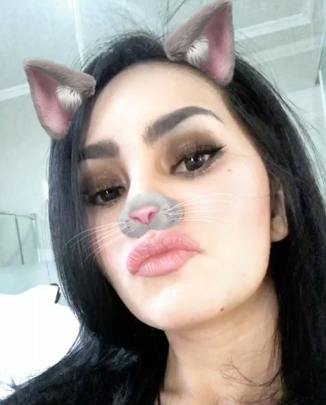 10 Bukti Kartika Putri tetap kece meski pose 'jelek' di depan kamera