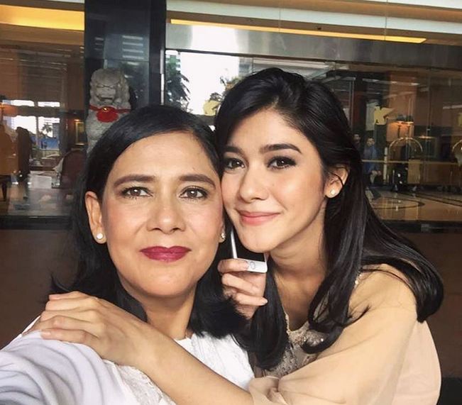 Usianya 50 tahun lebih, 9 artis Indonesia ini tetap cantik memesona