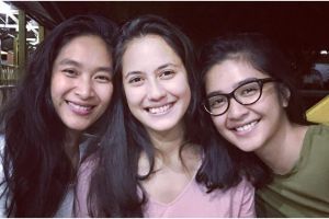 9 Foto bukti Happy Salma cantik natural di usia hampir 40 tahun