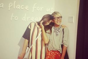 Foto bareng Dena Rachman, Aming bikin warganet heboh