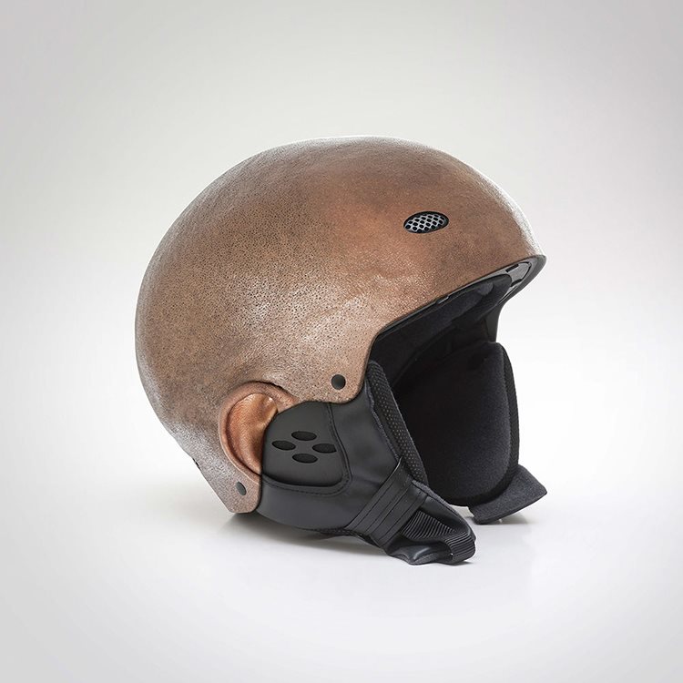 Helm ini desainnya persis kepala, kamu bisa dikira nggak pakai helm