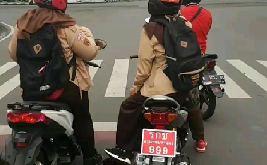 Dipasangi pelat nomor Thailand, motor pelajar diciduk polisi