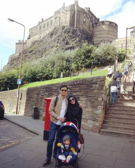 10 Momen keseruan keluarga kecil Fedi Nuril liburan ke luar negeri