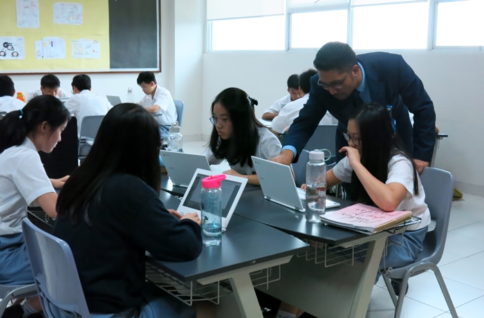 Di sekolah ini siswa pakai chromebook, belajar jadi lebih menarik lho
