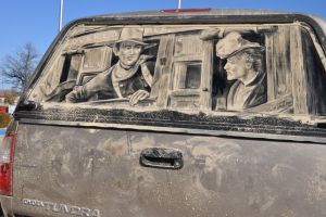 10 Lukisan cantik dari debu di mobil, kreatif abis