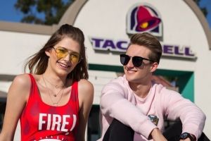 Taco Bell kolaborasi dengan Forever 21, koleksinya stylish & hits abis