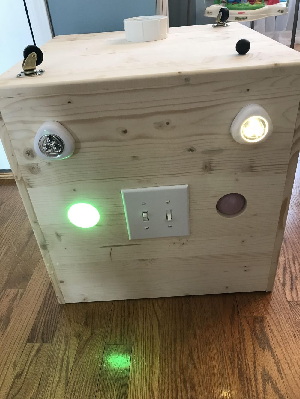 Sekilas seperti kotak biasa, tapi punya segudang manfaat bagi si kecil