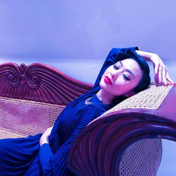 10 Fakta Aimee Saras penyanyi lagu Kelam Malam, OST Pengabdi Setan