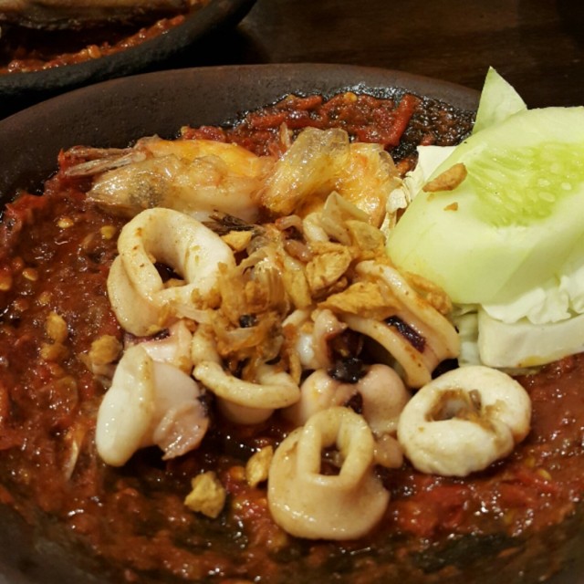 10 Kreasi penyetan kekinian, dari udang hingga bakso