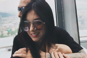 6 Potret mesra Chef Juna & Atries liburan di Makau-Bali, pelukan terus