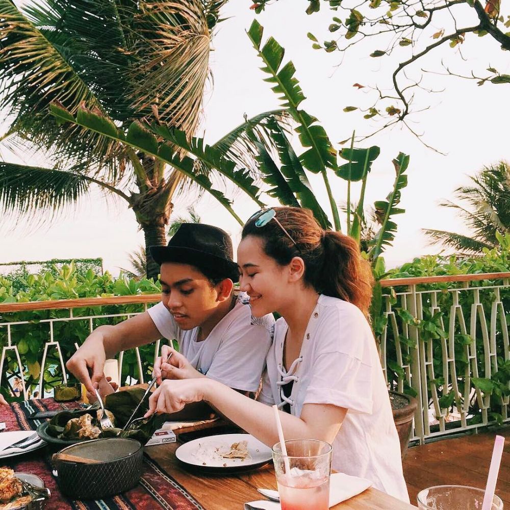 Masih berusia 15 tahun, ini 10 gaya pacaran Aaliyah Massaid & kekasih