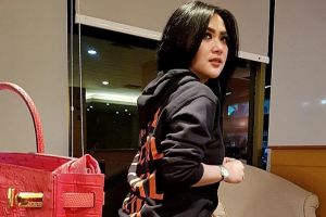 Tak perlu diendorse, Syahrini bisa umrah Rp 1 M dengan jual 4 tas ini