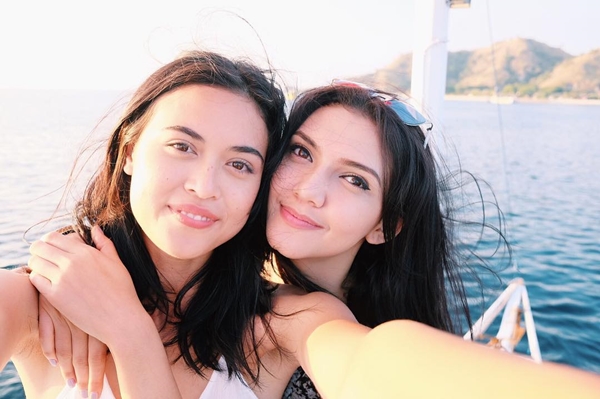 Tak keriting lagi, ini 10 gaya Alexa Key dengan rambut lurusnya