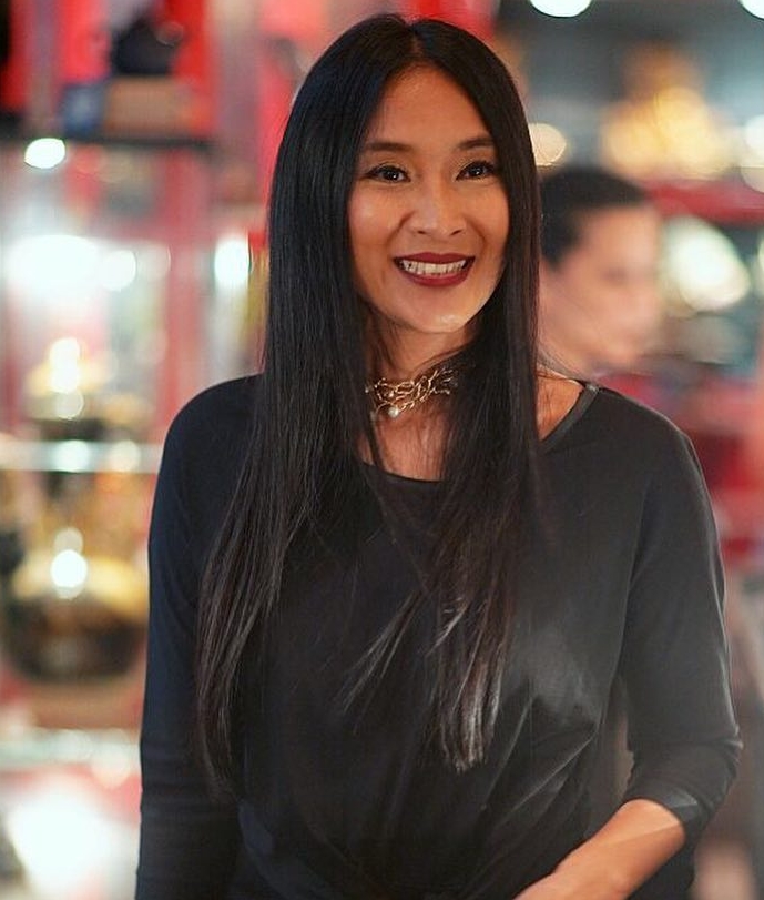 Cantik & elegan, 10 seleb ini pilih panjangkan rambut hitamnya