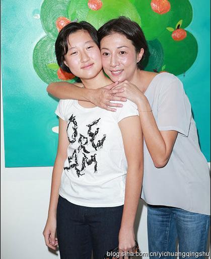 7 Gaya Etta Ng, putri Jackie Chan yang mengaku sebagai lesbian