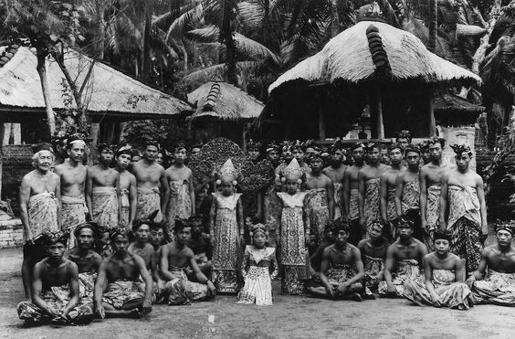 15 Foto langka dan jadul penari Bali era 1900-1930, cantiknya alami