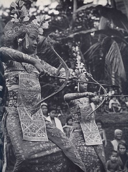 15 Foto langka dan jadul penari Bali era 1900-1930, cantiknya alami