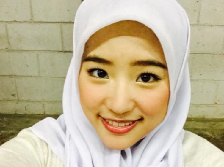 Demi tuntutan peran, 6 selebriti nonmuslim ini tampil kenakan hijab