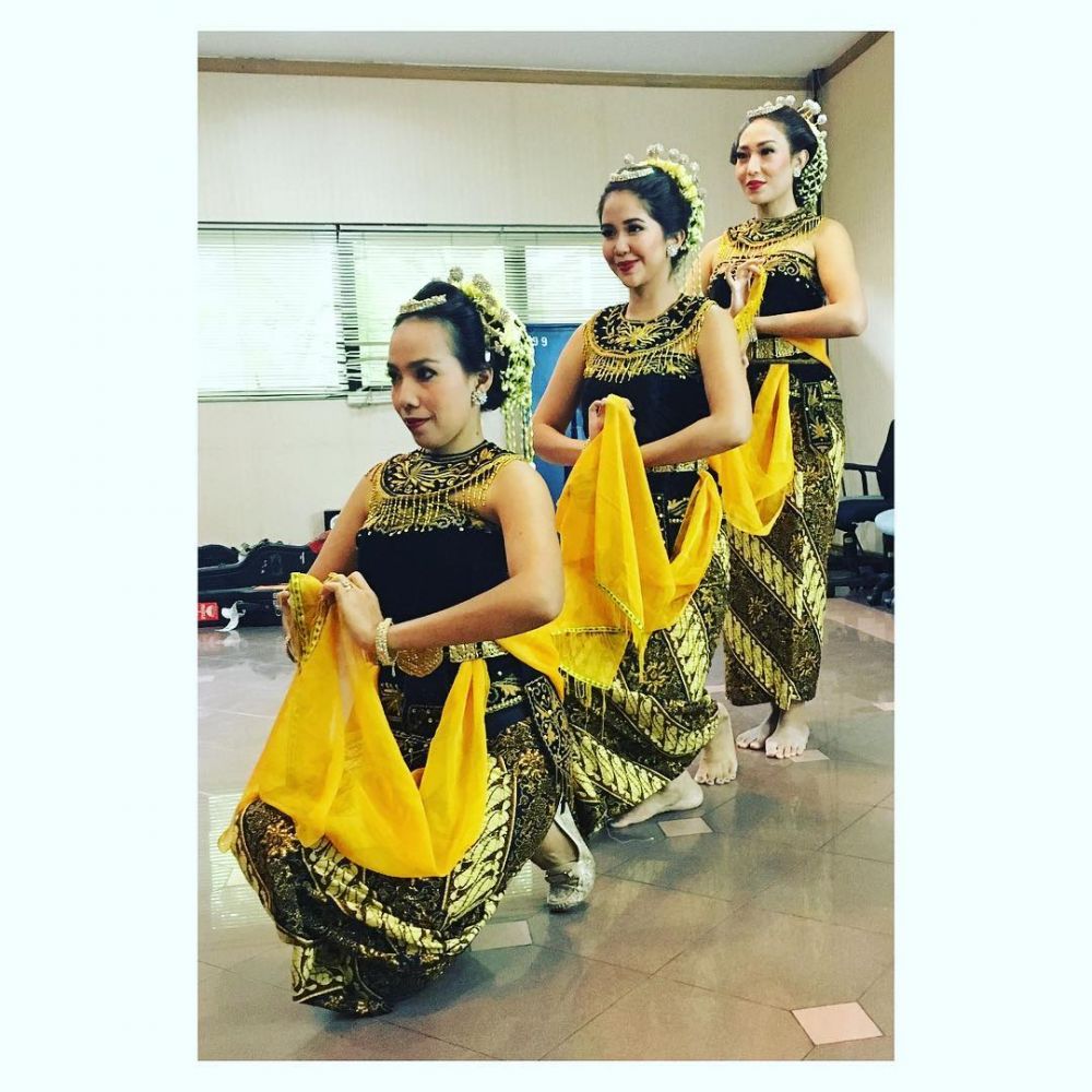 7 Selebriti cantik ini ternyata pintar menari, keren nih