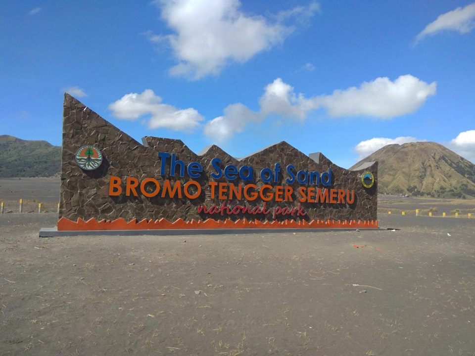 Heboh pembangunan tugu nama dari pemerintah di Bromo tuai protes