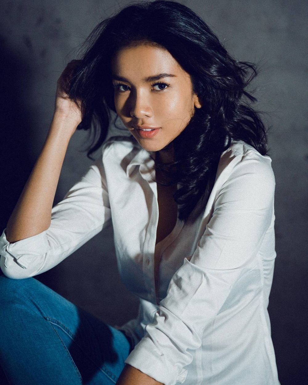 Gaya cantik Dea Rizkita, wakil Indonesia di Miss Grand Internasional