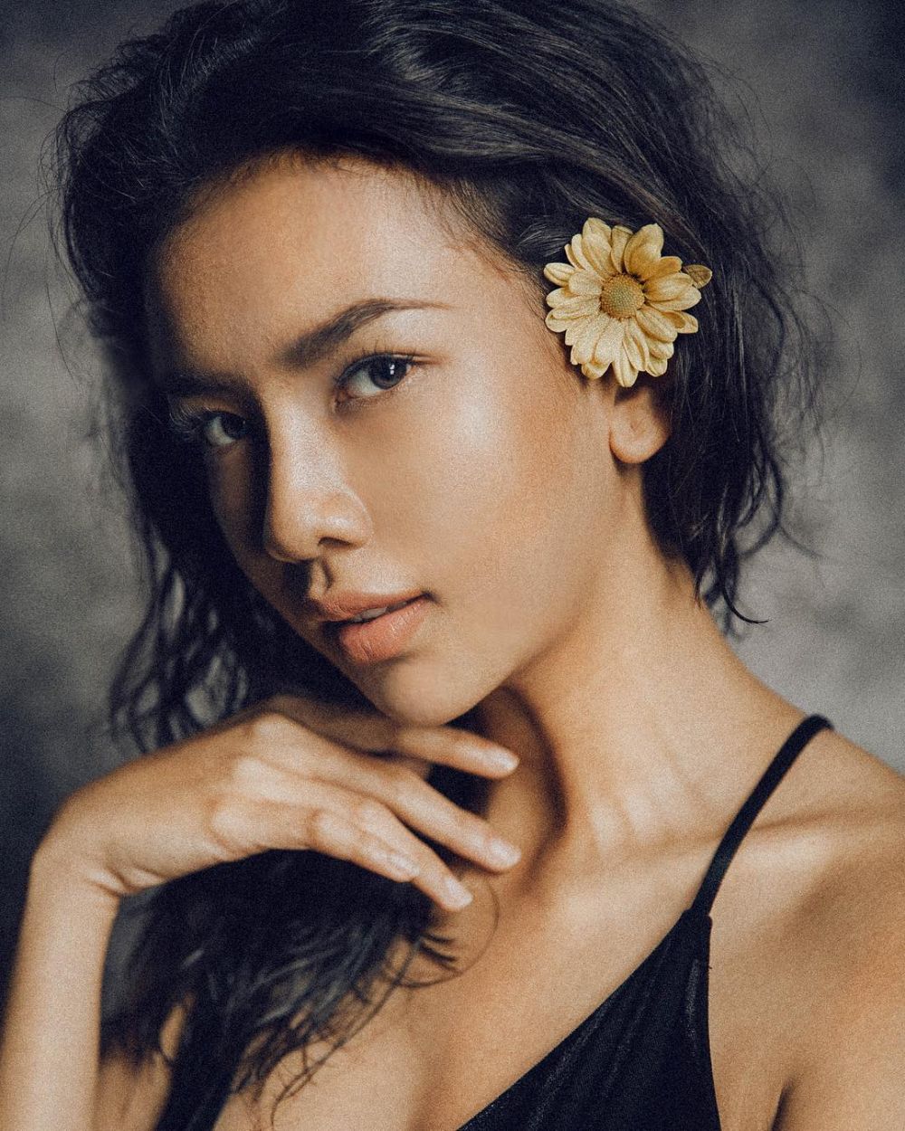 Gaya cantik Dea Rizkita, wakil Indonesia di Miss Grand Internasional