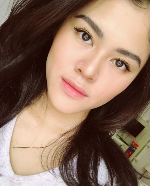 10 Foto Adinda Nurdinilla, selebgram yang mirip banget dengan Raisa
