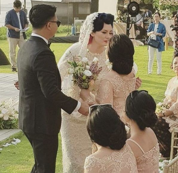 9 Penampilan Derby Romero & Claudia Adinda saat menikah, nyentrik abis