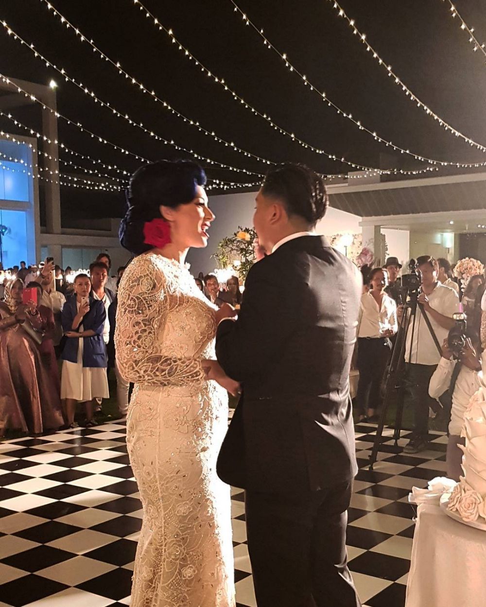 9 Penampilan Derby Romero & Claudia Adinda saat menikah, nyentrik abis