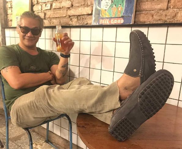 Usia 54 tahun, 8 gaya Tio Pakusadewo ini bukti ia kian tua makin kece