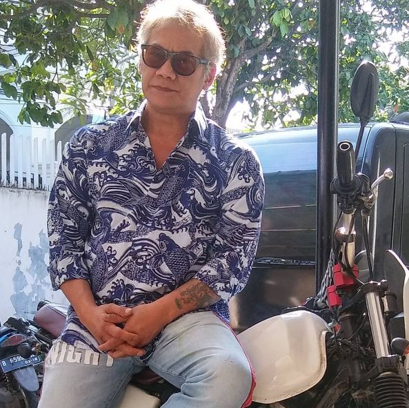 Usia 54 tahun, 8 gaya Tio Pakusadewo ini bukti ia kian tua makin kece
