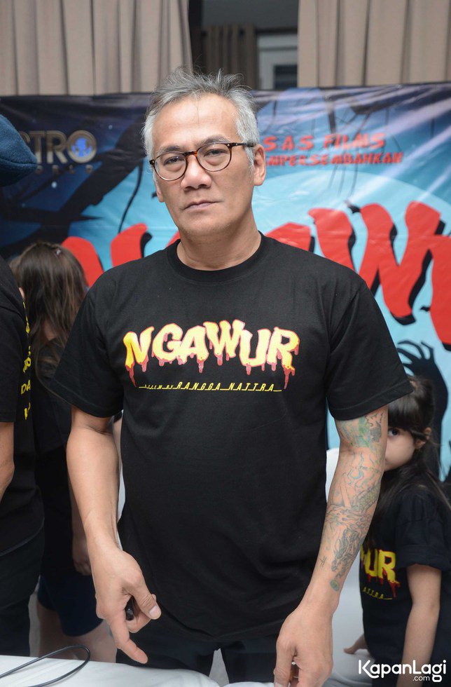 Usia 54 tahun, 8 gaya Tio Pakusadewo ini bukti ia kian tua makin kece