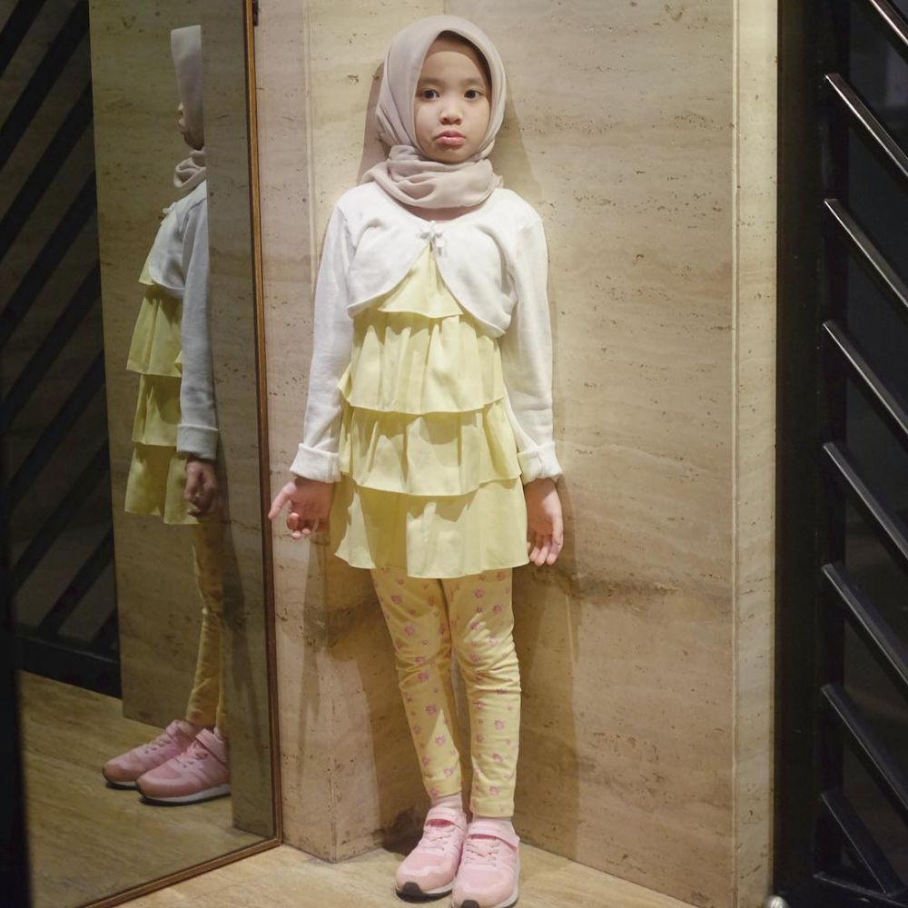12 Gaya Sybil putri Zaskia Mecca, usia 7 tahun udah mantap berhijab