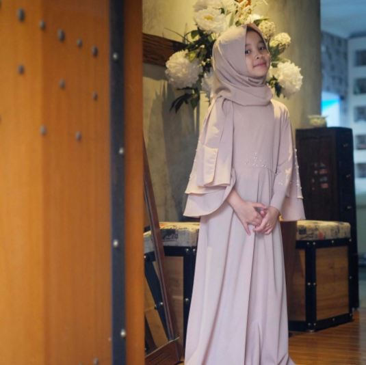 12 Gaya Sybil putri Zaskia Mecca, usia 7 tahun udah mantap berhijab
