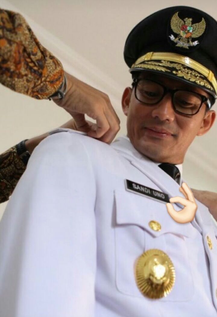 7 Momen persiapan Anies-Sandi jelang dilantik, mesra cium tangan istri