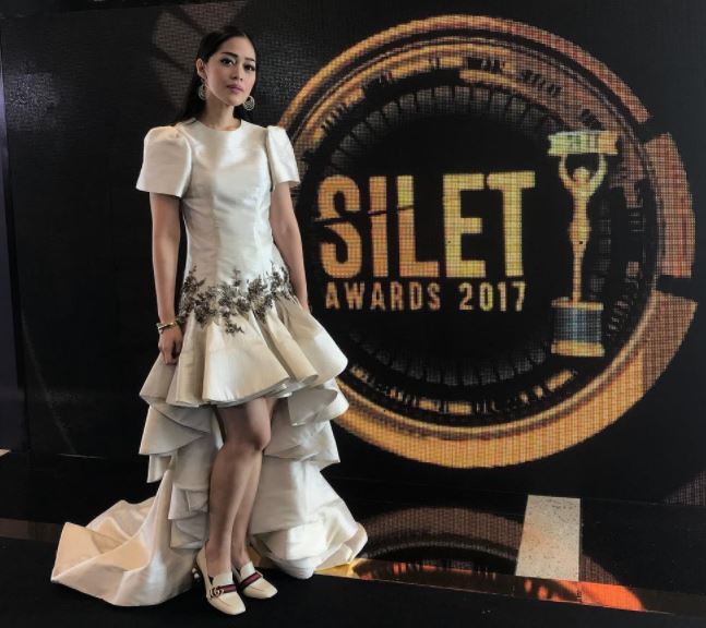 Cantiknya penampilan 7 seleb ini hadiri Silet Awards, bak putri raja