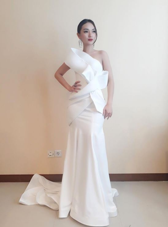 Cantiknya penampilan 7 seleb ini hadiri Silet Awards, bak putri raja