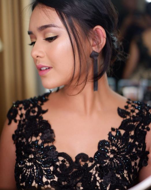 Cantiknya penampilan 7 seleb ini hadiri Silet Awards, bak putri raja